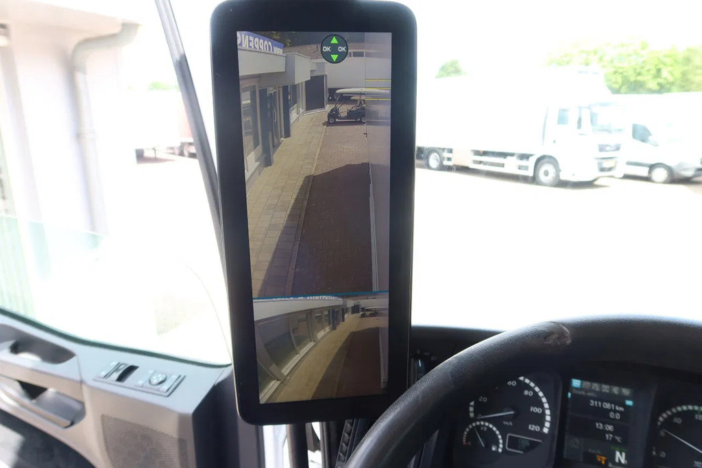 Mercedes-Benz Actros 2530 L Koel/Vries + Laadklep DHollandia 2500kg 11