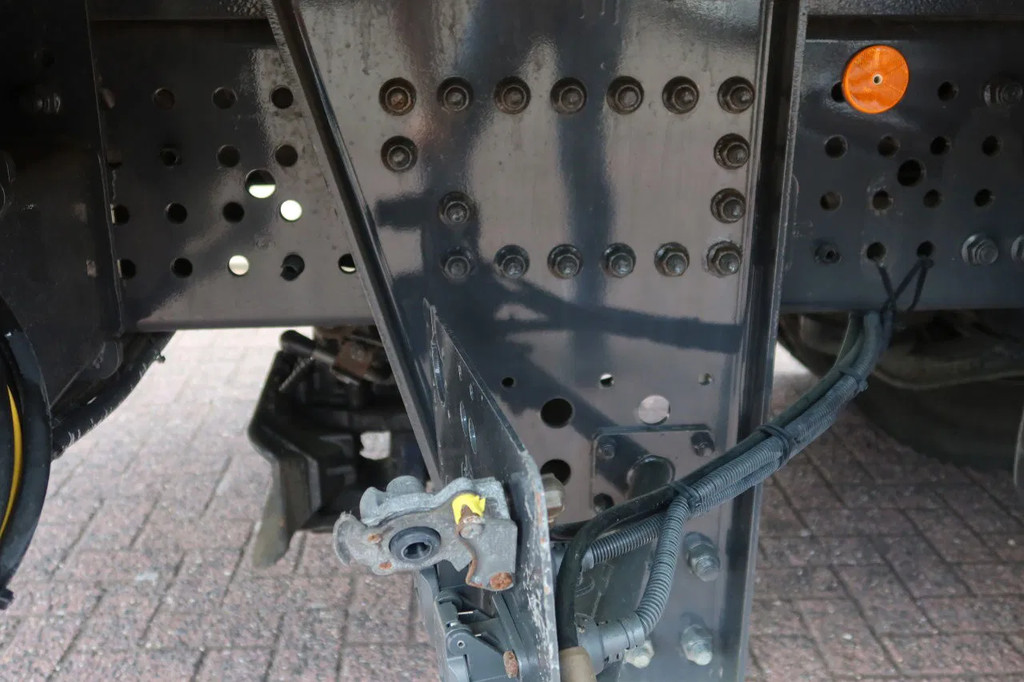 Mercedes-Benz Antos 1933 L Bak+Klep met Schuifwand + Ringfeder 21