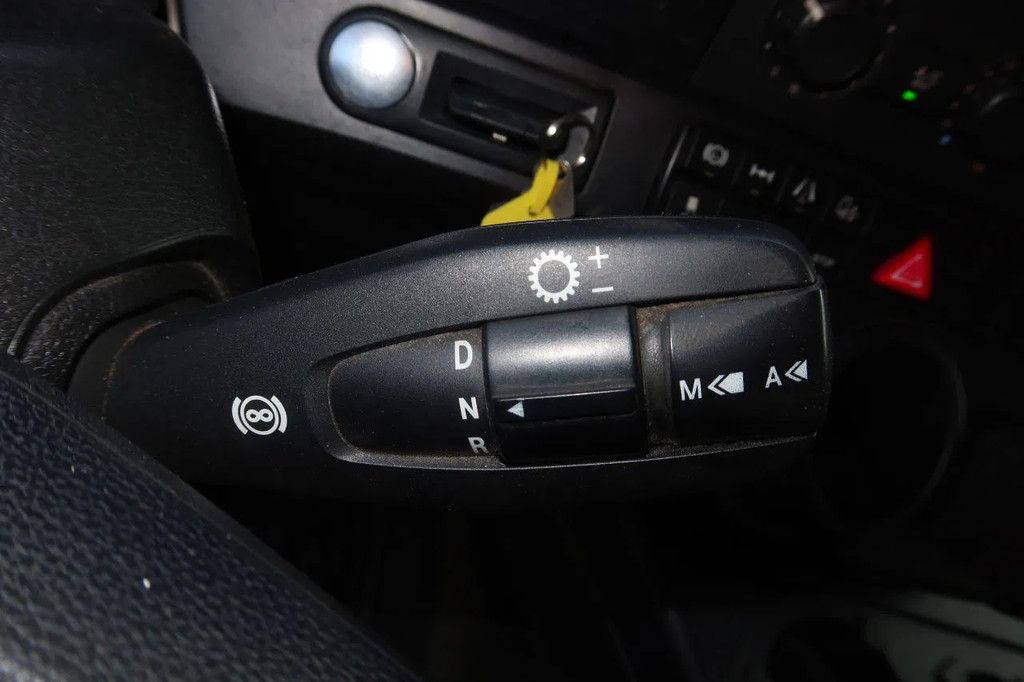 Mercedes-Benz Antos 2127 L Bak+Klep Dhollandia 2.000 kg, Geisoleerd dak 10