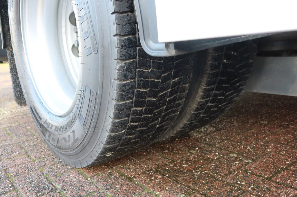 Mercedes-Benz Antos 2127 L Bak+Klep Dhollandia 2.000 kg, Geisoleerd dak 17