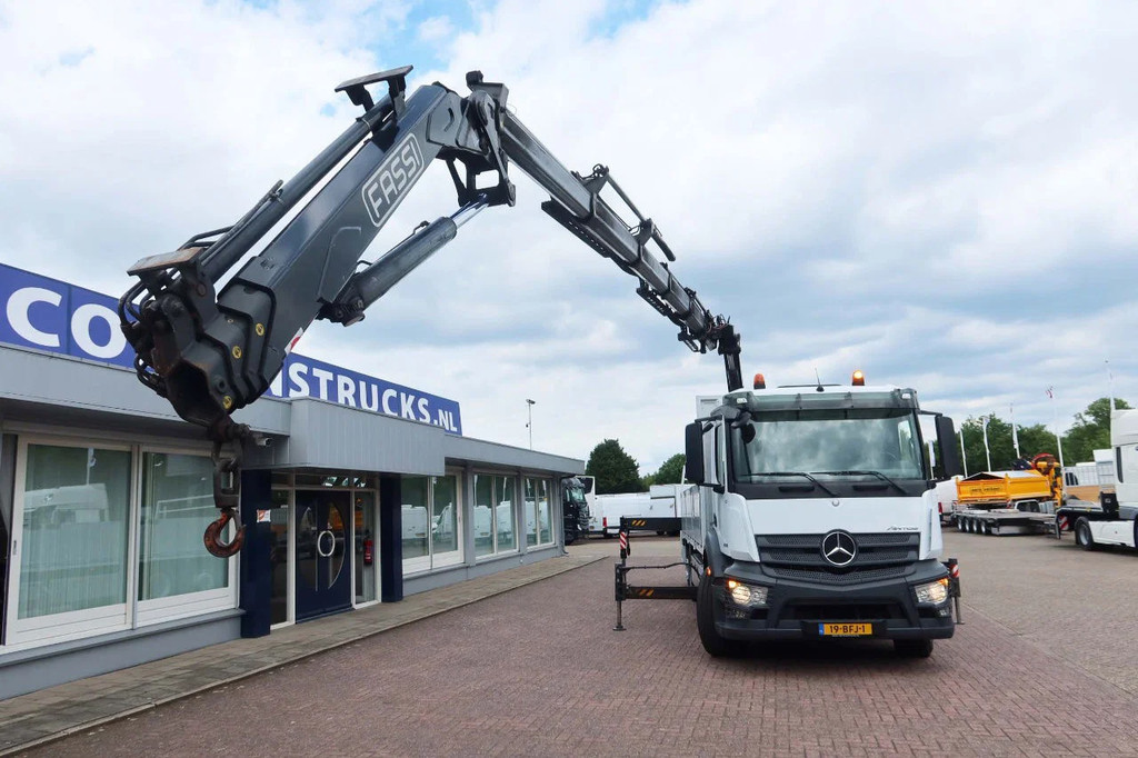 Mercedes-Benz Antos 2830 Kraanwagen open Laadbak Fassi F295 + FLY-JIB 20