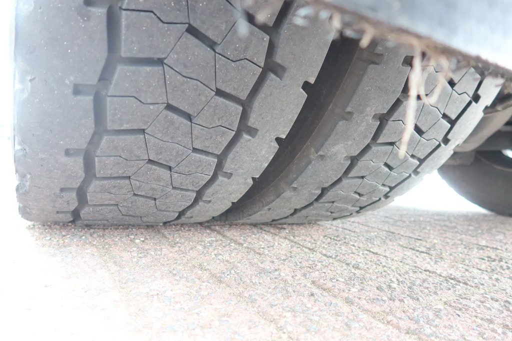 Mercedes-Benz Antos 1924LL Bakwagen + Laadklep 2500 kg Geïsoleerd 19