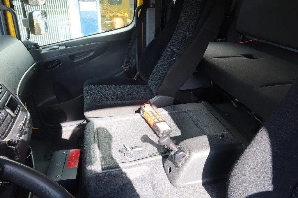 Mercedes-Benz Atego 1221 L Takel wagen 6 Persoons 9