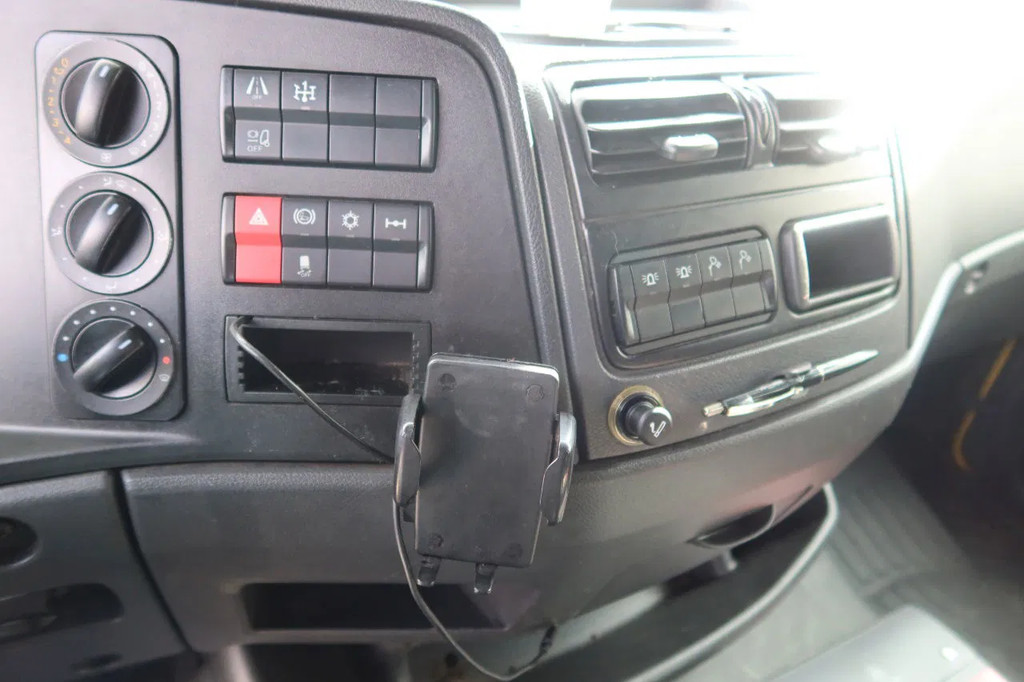 Mercedes-Benz Atego 1221 L Takel wagen 6 Persoons 9