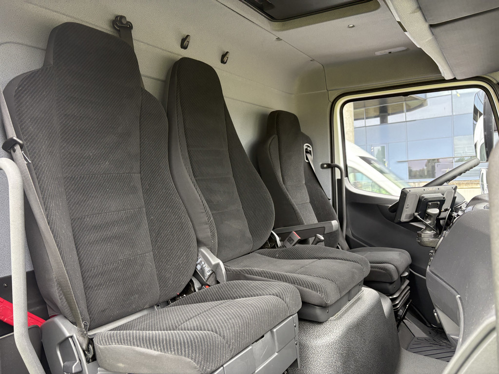 Mercedes-Benz Atego 821 BL Euro6 Automaat Bakwagen / 3 zitplaatsen / Laadklep / Automaat / Cruise / Airco / 10.800 KM !! 10