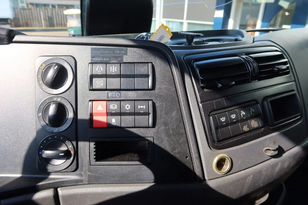 Mercedes-Benz Atego 1221 1221 L Takel wagen 6 Persoons 8