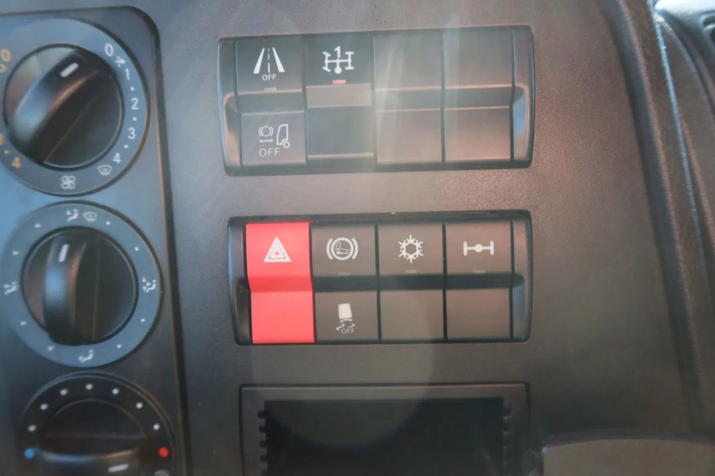 Mercedes-Benz Atego 1221 1221 L Takel wagen 6 Persoons 9