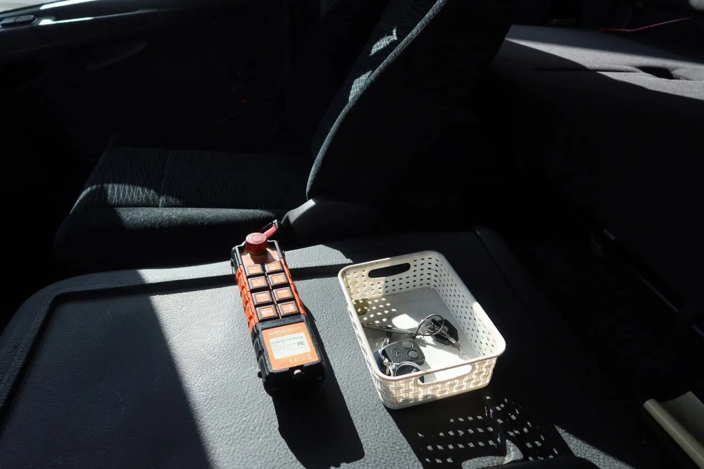 Mercedes-Benz Atego 1221 L Takel wagen 6 Persoons euro 6 10