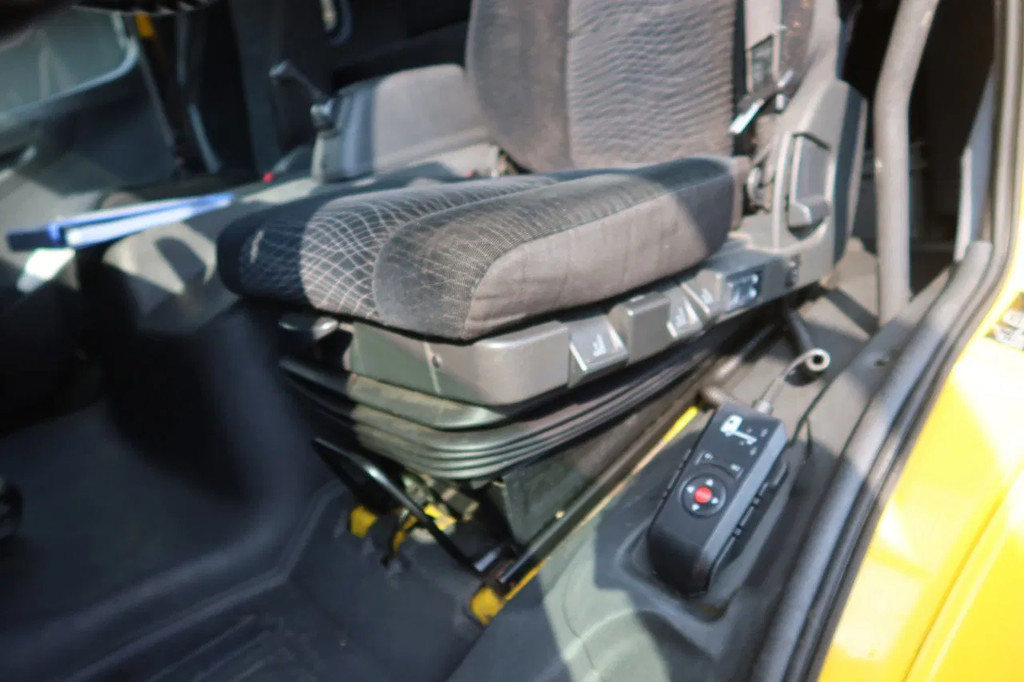 Mercedes-Benz Atego 1221 L Takelwagen 6 persoons 14