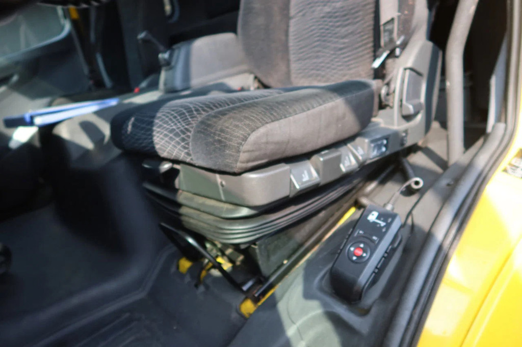 Mercedes-Benz Atego 1221 L Takelwagen 6 persoons 14