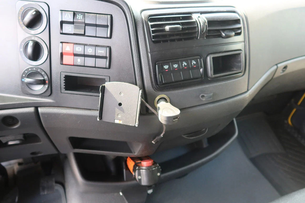 Mercedes-Benz Atego 1221 L Takelwagen 6 persoons 17
