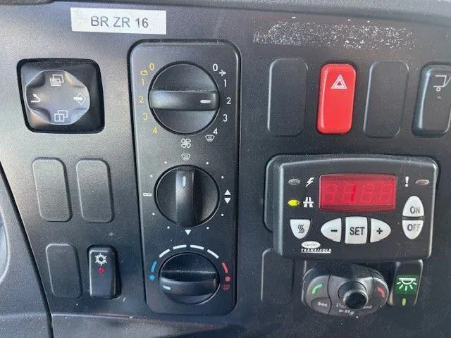 Mercedes-Benz Atego 816 L 4x2 ORIGINAL DUTCH COOLER TRUCK WITH CARRIER XARIOS 600D/E (MANUAL GEARBOX / AIRCONDITIONING / 2.000 KG. TAILLIFT) 11