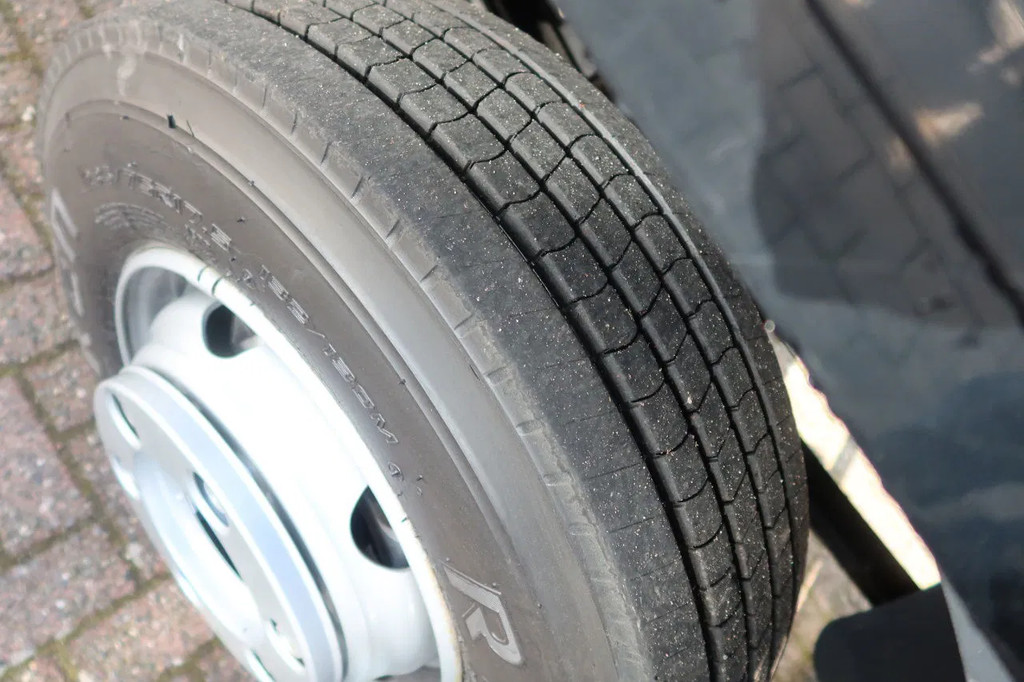 Mercedes-Benz Atego 818 818 L Bak+ Klep 1500 kg. Geisoleerd dak 20