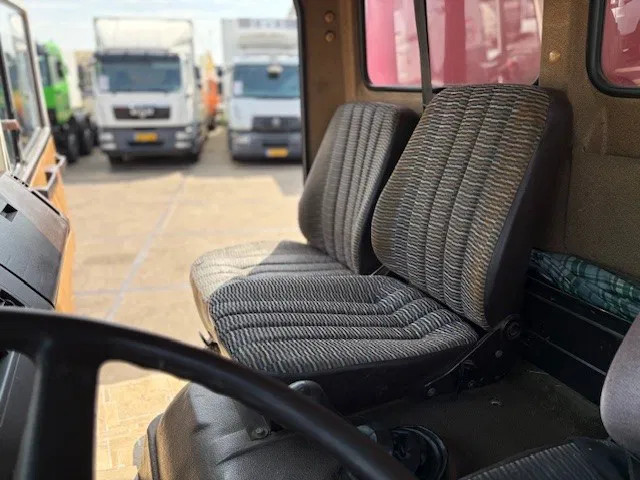 Mercedes-Benz LK 814 K 6-CILINDER FULL STEEL WITH TENT BOX / CATTLE BOX (MANUAL GEARBOX / FULL STEEL SUSPENSION) 11