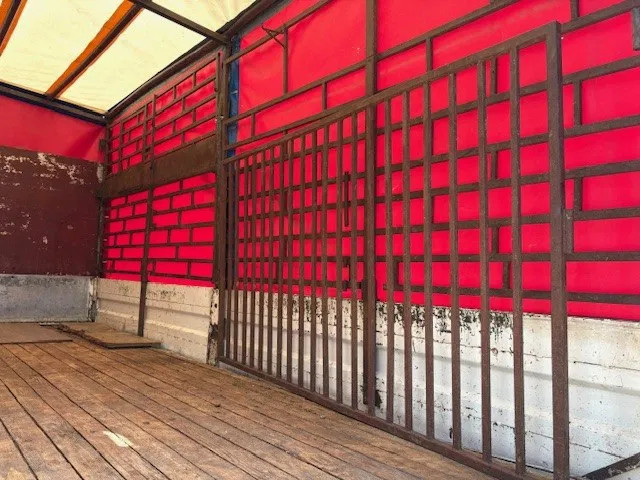 Mercedes-Benz LK 814 K 6-CILINDER FULL STEEL WITH TENT BOX / CATTLE BOX (MANUAL GEARBOX / FULL STEEL SUSPENSION) 14