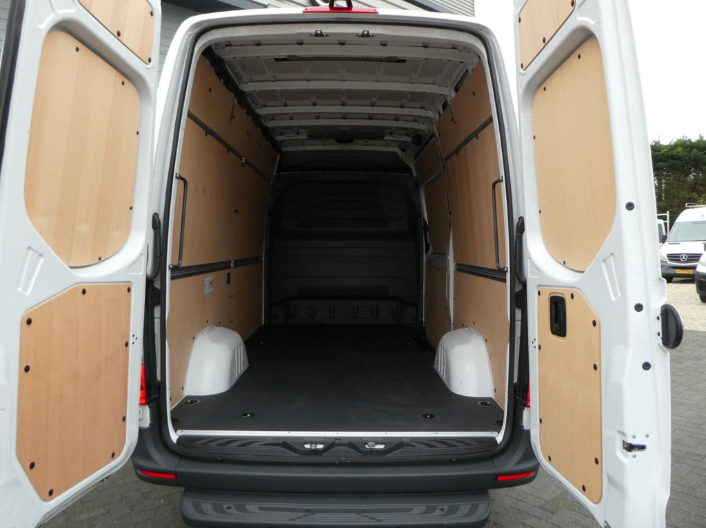 Mercedes-Benz SPRINTER 317 1.9 CDI L2H1 airco ,Xenon, pdc ,camera, mbux 10 11