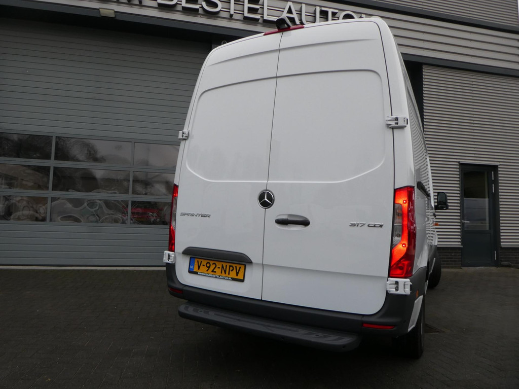 Mercedes-Benz SPRINTER 317 1.9 CDI L2H1 airco ,Xenon, pdc ,camera, mbux 10 7