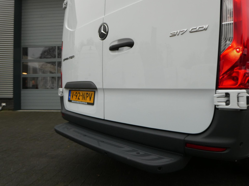 Mercedes-Benz SPRINTER 317 1.9 CDI L2H1 airco ,Xenon, pdc ,camera, mbux 10 8