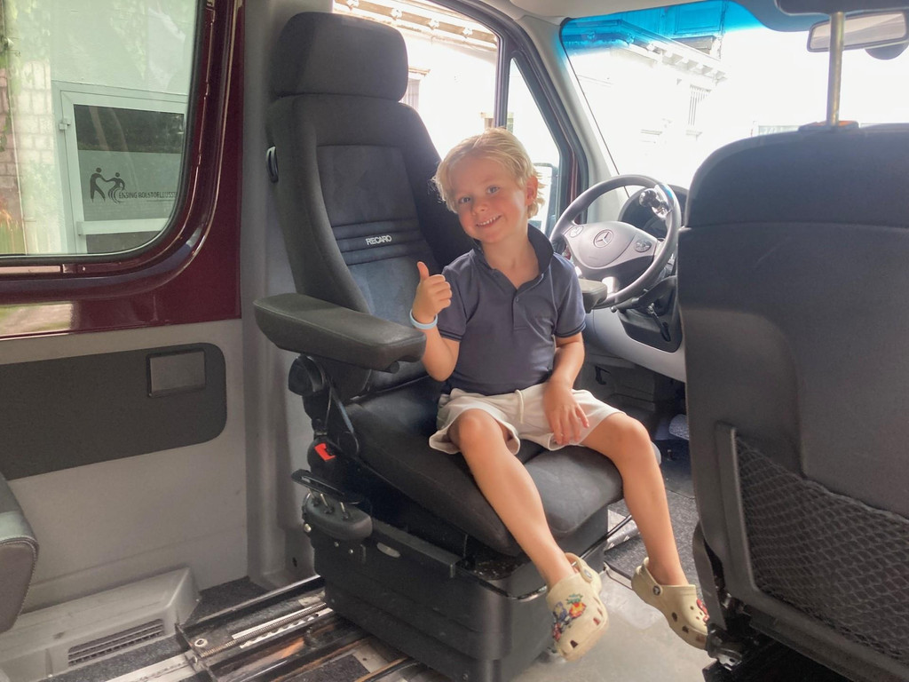 Mercedes-Benz Sprinter 214 (140 pk) rolstoelbus automaat zelrijder handgas handrem 9