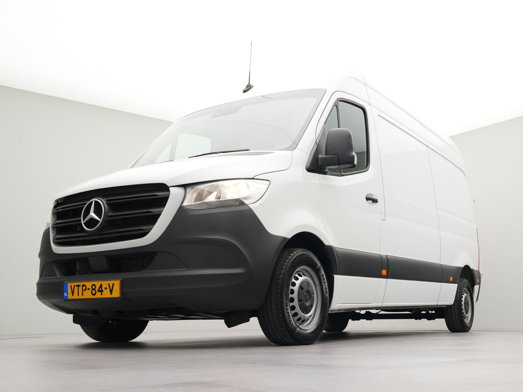 Mercedes-Benz Sprinter 215 1.9 CDI L2H2 FWD | Apple Carplay | Cruise Control | Keyless Start | Trekhaak | Achteruitrijcamera | Navigatie | Dodehoekdetectie | 10