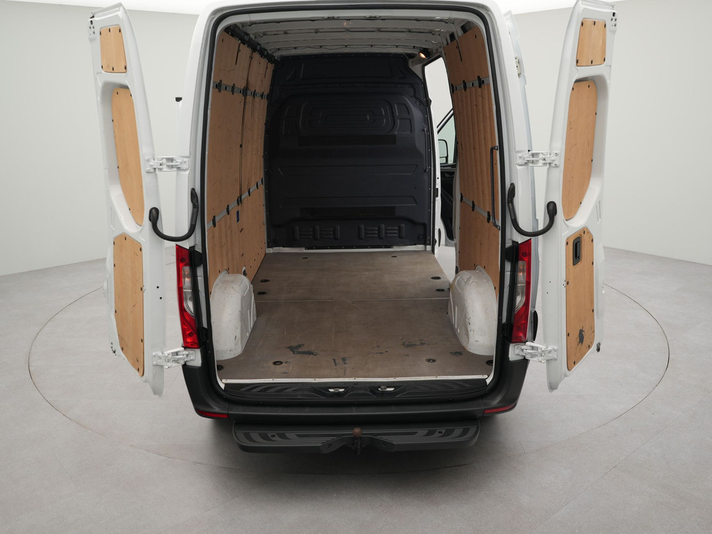 Mercedes-Benz Sprinter 215 1.9 CDI L2H2 FWD | Apple Carplay | Cruise Control | Keyless Start | Trekhaak | Achteruitrijcamera | Navigatie | Dodehoekdetectie | 18
