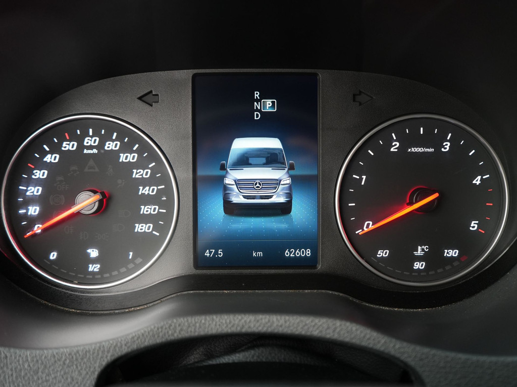 Mercedes-Benz Sprinter 215 1.9 CDI L2H2 FWD | Apple Carplay | Cruise Control | Keyless Start | Trekhaak | Achteruitrijcamera | Navigatie | Dodehoekdetectie | 7