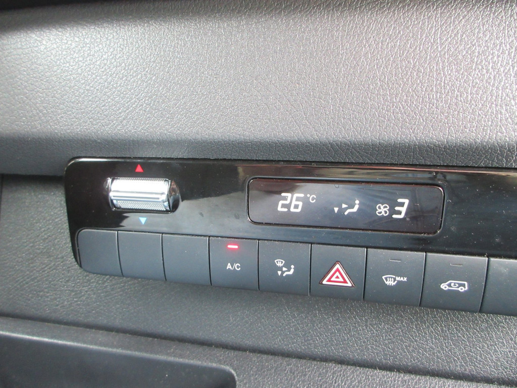 Mercedes-Benz Sprinter 215 CDI L2H2 Airco, Camera, Navigatie ,Trekhaak ,3-Zits. 13