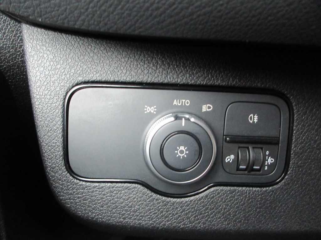 Mercedes-Benz Sprinter 215 CDI L2H2 Airco, Camera, Navigatie ,Trekhaak ,3-Zits. 17
