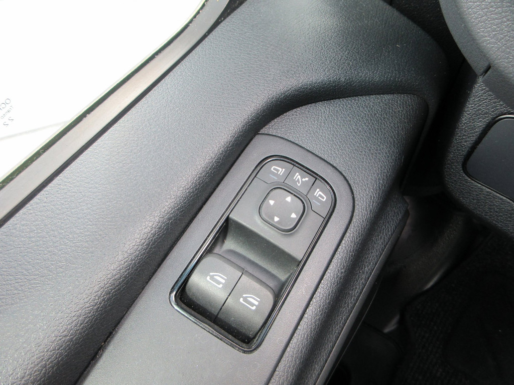 Mercedes-Benz Sprinter 215 CDI L2H2 Airco, Camera, Navigatie ,Trekhaak ,3-Zits. 18
