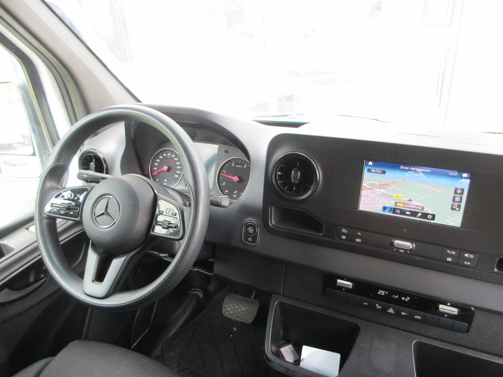 Mercedes-Benz Sprinter 215 CDI L2H2 Airco, Camera, Navigatie ,Trekhaak ,3-Zits. 9