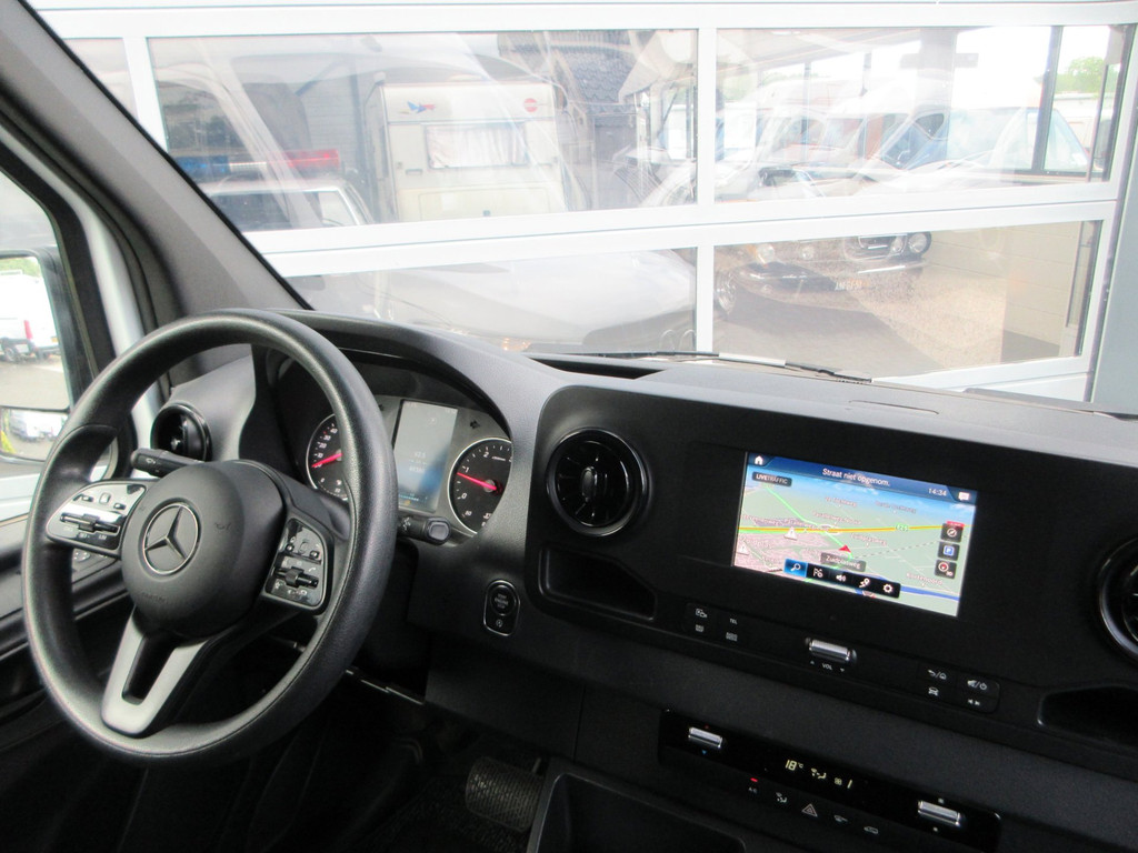 Mercedes-Benz Sprinter 215cdi, L2H2, Automaat, Airco, Camera, Navigatie, 3-Zits, Trekhaak. 10