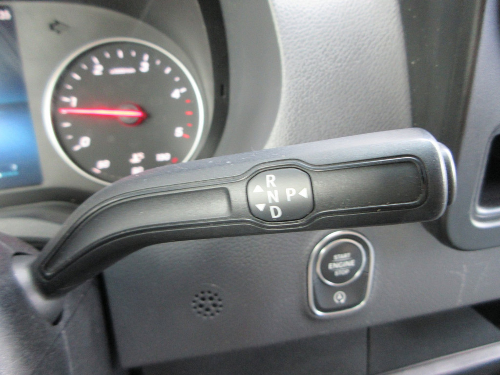 Mercedes-Benz Sprinter 215cdi, L2H2, Automaat, Airco, Camera, Navigatie, 3-Zits, Trekhaak. 17