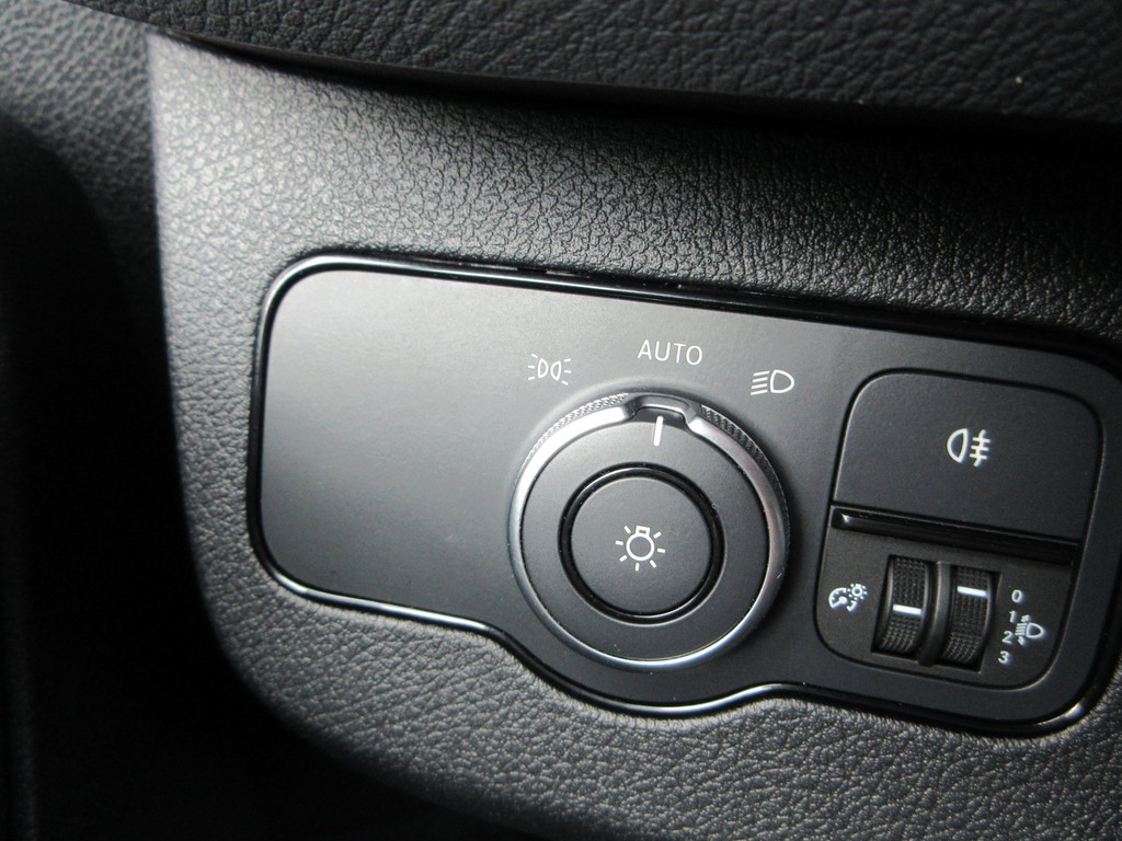 Mercedes-Benz Sprinter 215cdi, L2H2, Automaat, Airco, Camera, Navigatie, 3-Zits, Trekhaak. 18