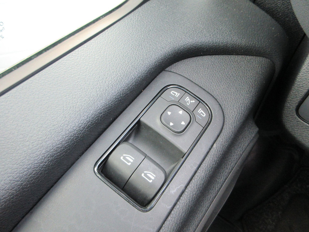 Mercedes-Benz Sprinter 215cdi, L2H2, Automaat, Airco, Camera, Navigatie, 3-Zits, Trekhaak. 19