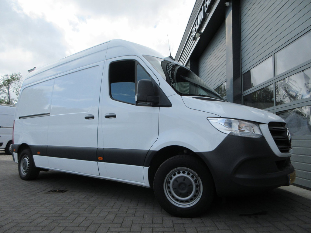 Mercedes-Benz Sprinter 215cdi, L2H2, Automaat, Airco, Camera, Navigatie, 3-Zits, Trekhaak. 21