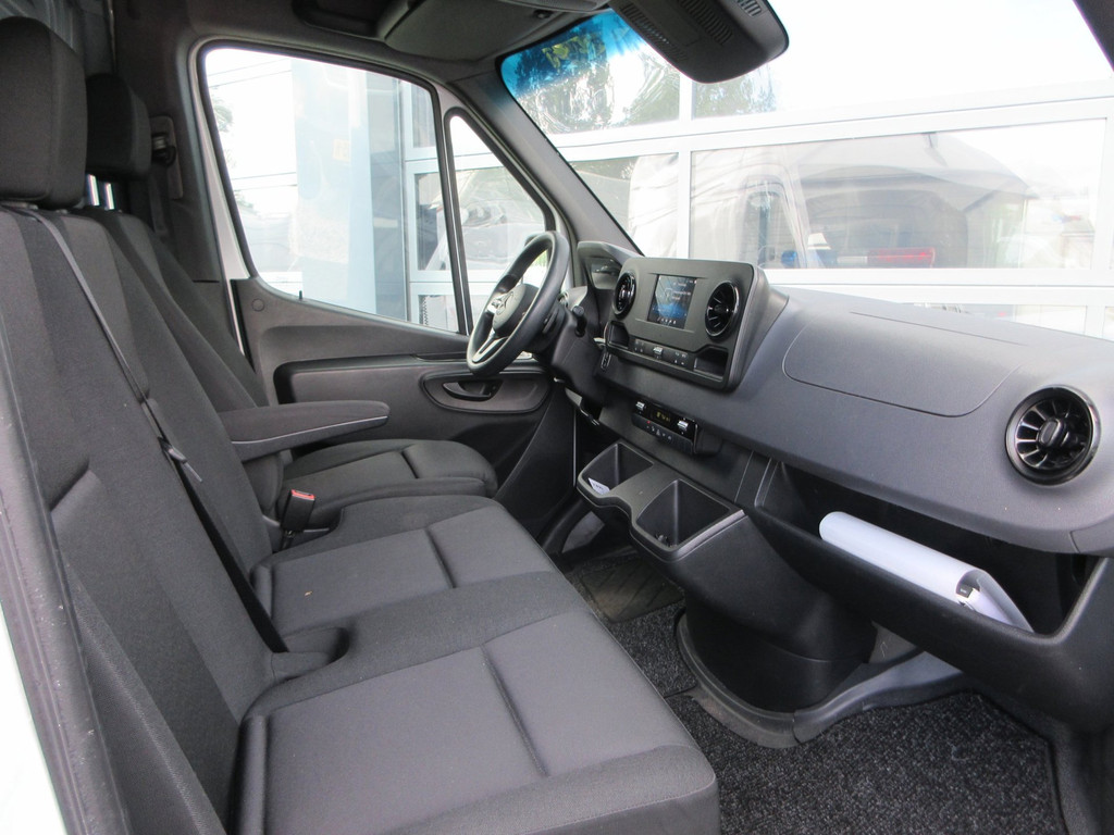 Mercedes-Benz Sprinter 215cdi, L2H2, Automaat, Airco, Camera, Navigatie, 3-Zits, Trekhaak. 9