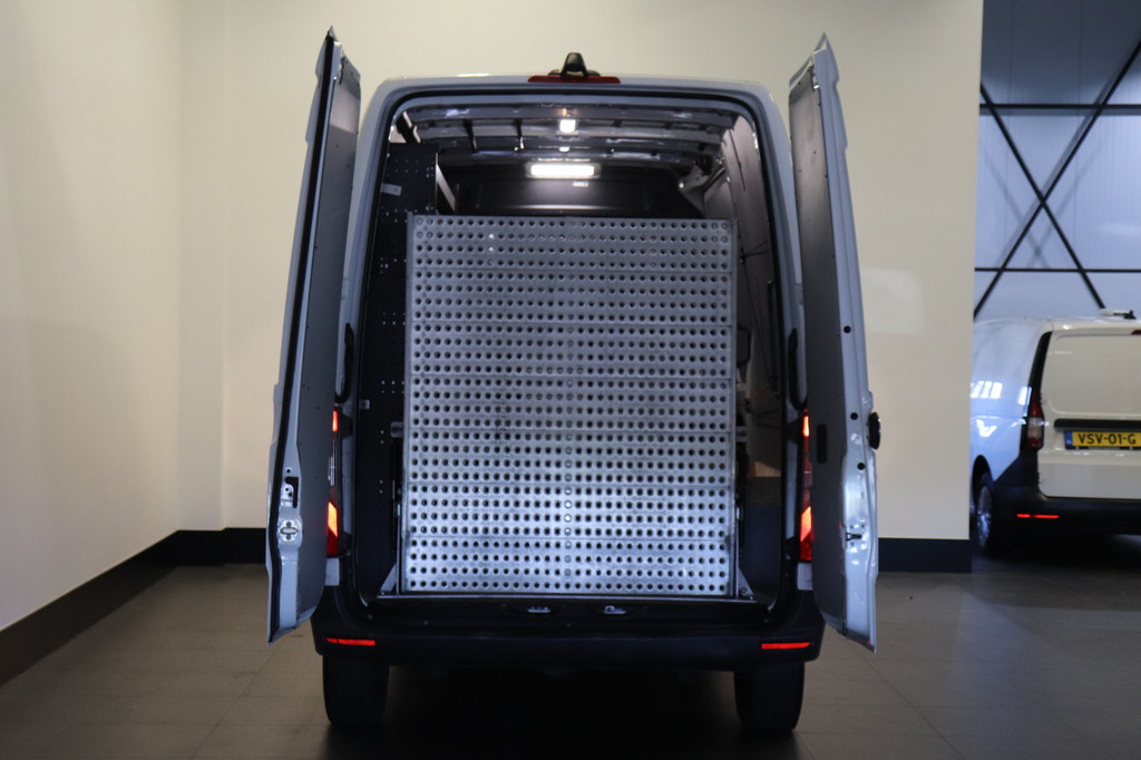 Mercedes-Benz Sprinter 311 2.2 CDI L2H2 EURO 6 - A/C Climate - Sidebars - Camera - € 14.950,- Excl. 14