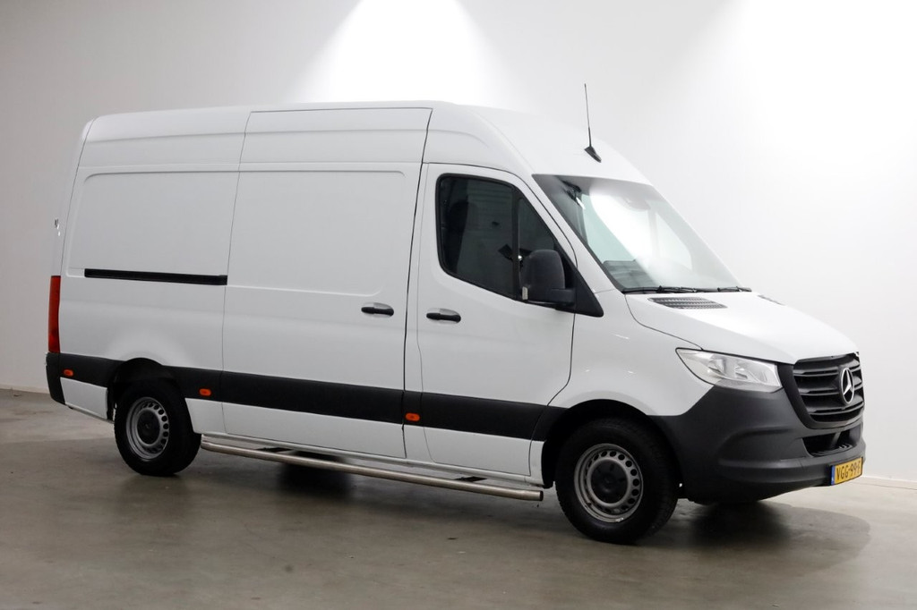 Mercedes-Benz Sprinter 311 CDI 115pk RWD L2H2 Servicewagen Airco/Camera/230V 07-2020 10