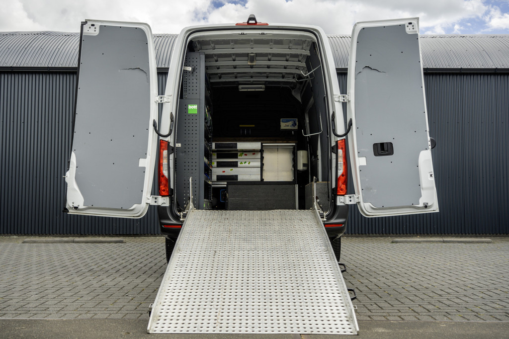 Mercedes-Benz Sprinter 311 CDI | L2H2 | Camera | CarPlay | Climate | Inrichting | Omvormer | Oprijplaat | Euro 6 9
