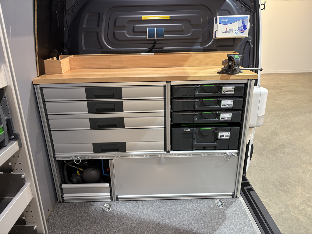 Mercedes-Benz Sprinter 311 CDI L2H2 / Euro 6 / Servicebus / Bott inrichting / 220V / Airco / Oprijplaat / Compressor / CarPlay / Camera / 85.395 KM !! 9