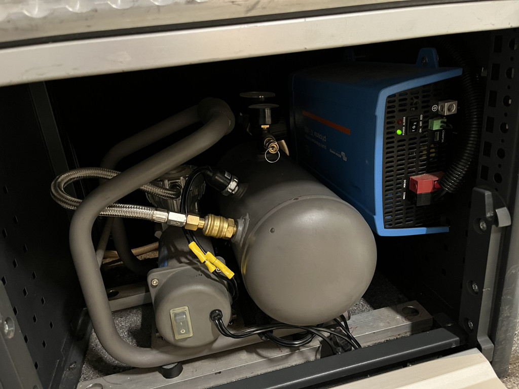 Mercedes-Benz Sprinter 311 CDI L2H2 RWD / Euro 6 / Servicebus / Bott inrichting / 220V / Airco / Oprijplaat / Compressor / CarPlay / Camera 13