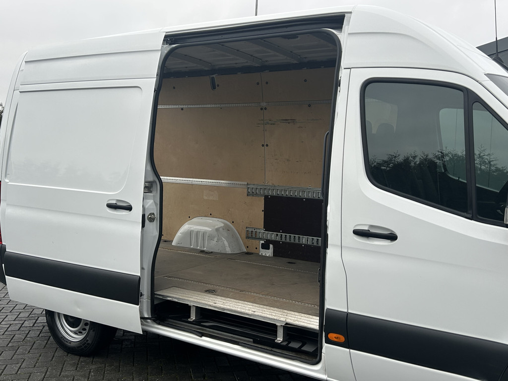 Mercedes-Benz Sprinter 311 CDI RWD 3.5T / L2H2 / UNIEK!! MEMORY EN STOELVERWARMING / TREKHAAK / LED KOPLAMPEN / ECC / CRUISE / NAVI / CAMERA / 3-ZITS / PDC 10