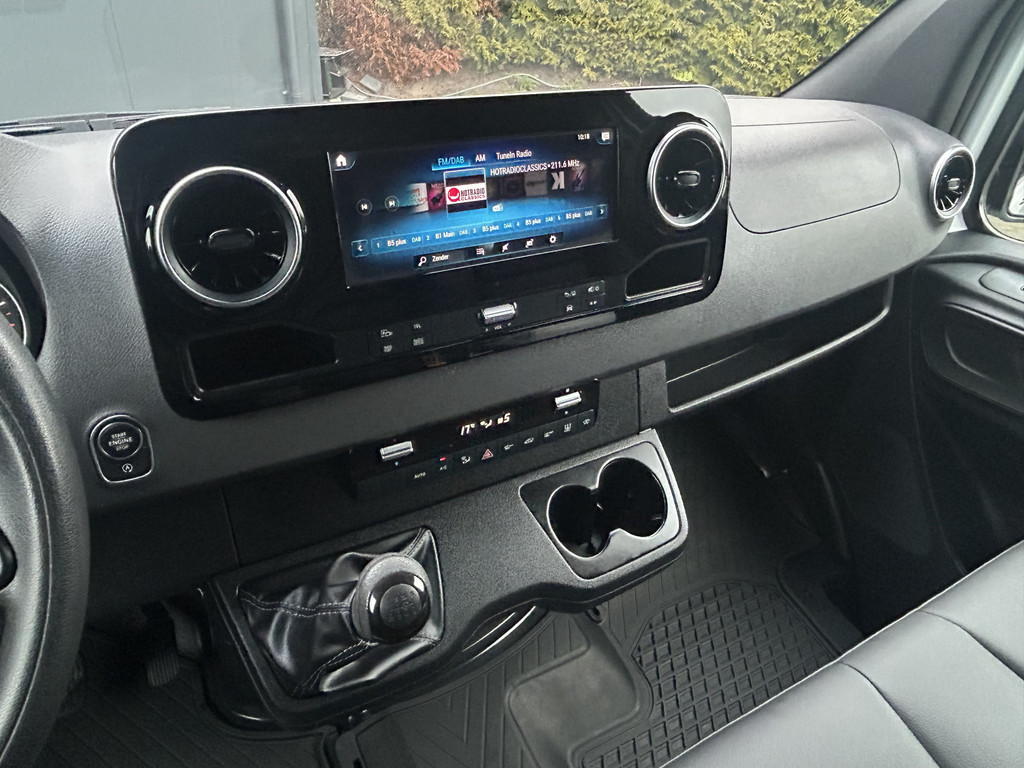 Mercedes-Benz Sprinter 311 CDI RWD 3.5T / L2H2 / UNIEK!! MEMORY EN STOELVERWARMING / TREKHAAK / LED KOPLAMPEN / ECC / CRUISE / NAVI / CAMERA / 3-ZITS / PDC 14