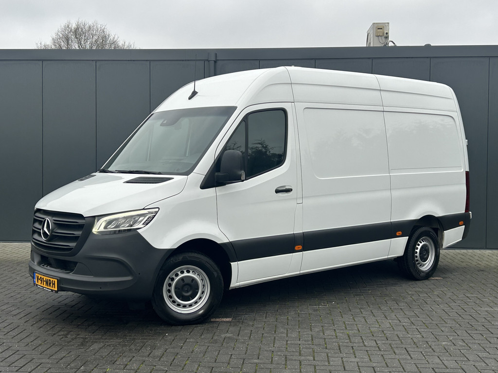 Mercedes-Benz Sprinter 311 CDI RWD 3.5T / L2H2 / UNIEK!! MEMORY EN STOELVERWARMING / TREKHAAK / LED KOPLAMPEN / ECC / CRUISE / NAVI / CAMERA / 3-ZITS / PDC 2