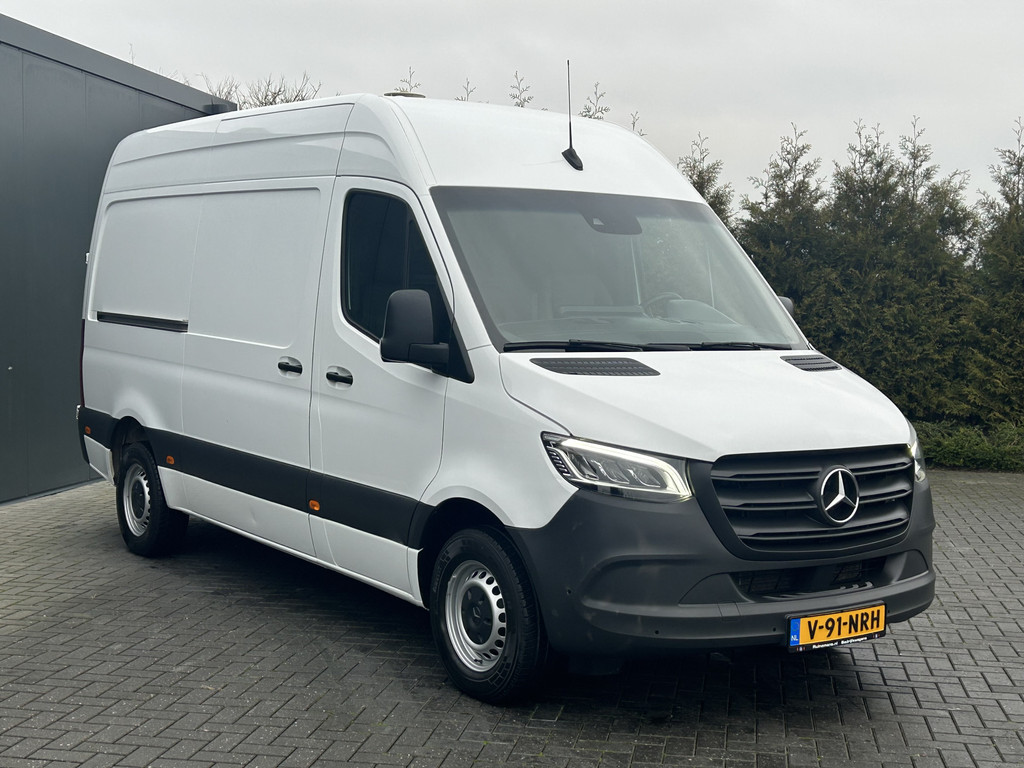 Mercedes-Benz Sprinter 311 CDI RWD 3.5T / L2H2 / UNIEK!! MEMORY EN STOELVERWARMING / TREKHAAK / LED KOPLAMPEN / ECC / CRUISE / NAVI / CAMERA / 3-ZITS / PDC 4