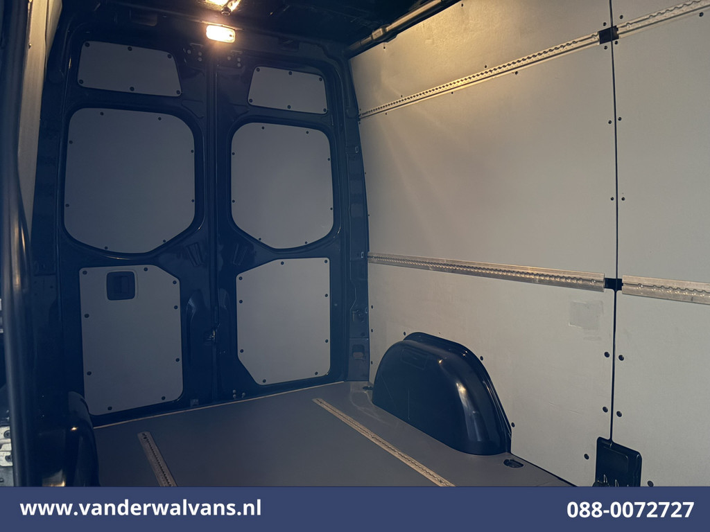 Mercedes-Benz Sprinter 314 CDI 143pk L2H2 Euro6 Airco | Camera | Apple Carplay | Trekhaak | Cruisecontrol Android Auto, Stoelverwarming, 270 Graden Achterdeuren, Parkeersensoren, Bijrijdersbank 13