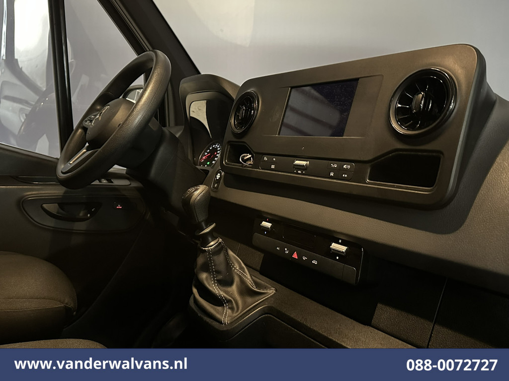 Mercedes-Benz Sprinter 314 CDI 143pk L2H2 Euro6 Airco | Camera | Apple Carplay | Trekhaak | Cruisecontrol Android Auto, Stoelverwarming, 270 Graden Achterdeuren, Parkeersensoren, Bijrijdersbank 15