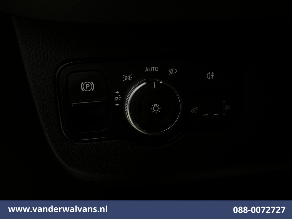 Mercedes-Benz Sprinter 314 CDI 143pk L2H2 Euro6 Airco | Camera | Apple Carplay | Trekhaak | Cruisecontrol Android Auto, Stoelverwarming, 270 Graden Achterdeuren, Parkeersensoren, Bijrijdersbank 18