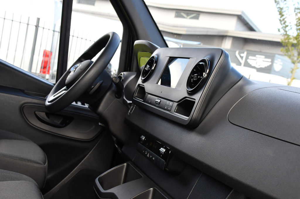 Mercedes-Benz Sprinter 315 1.9 CDI L2H1 FWD Black Edition DEMO! Cruise, Carplay, multimedia, Automaat, 150pk, 3 Zits, Uniek! 12