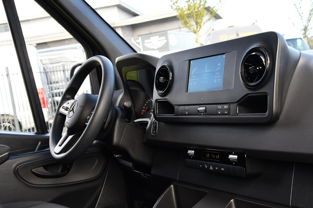 Mercedes-Benz Sprinter 315 1.9 CDI L2H1 FWD Black Edition DEMO! Cruise, Carplay, multimedia, Automaat, 150pk, 3 Zits, Uniek! 13